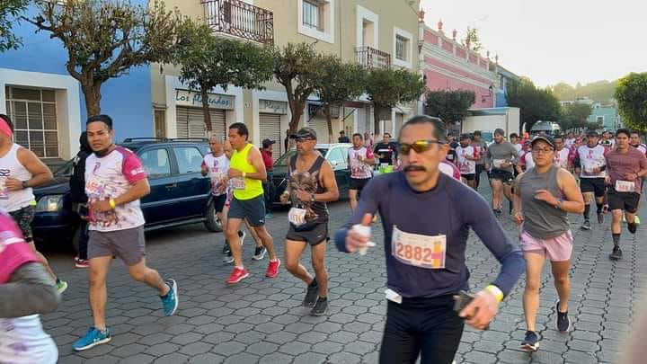 Blanca Águila Lima impulsa el deporte desde la Sección 27 del SNTSA; entrega kits deportivos a trabajadores de base